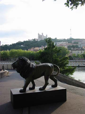 N°04, vue 1 
 - Michèle BERTHET - Quai de la Pcherie (entrée parking Lyon Parc Auto) - Lyon 1er
