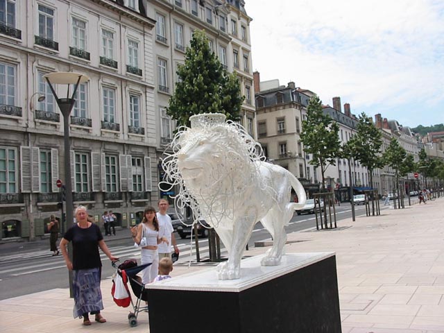 N°17, vue 2 
 - Frédérique FLEURY - Place Bellecour (hauteur rue Auguste Comte) - Lyon 2e